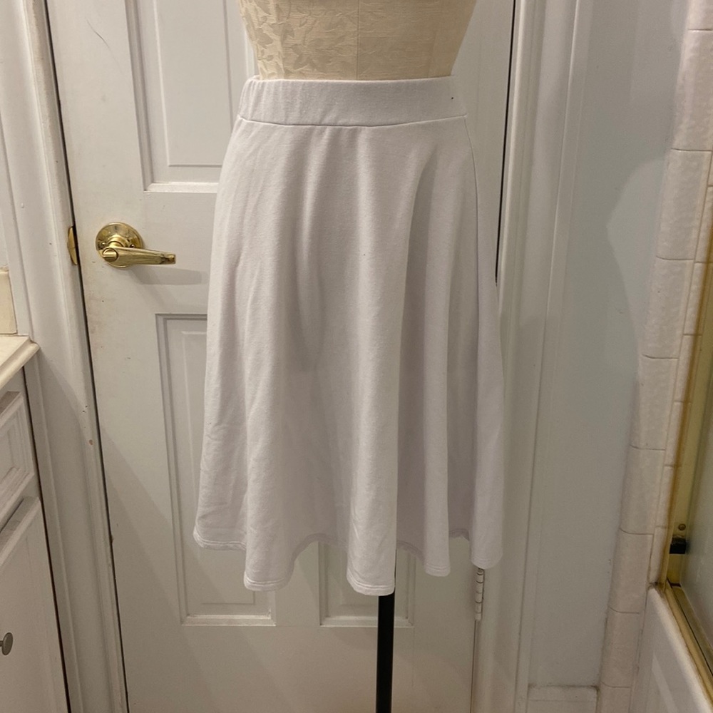 BASIC WHITE SKIRT